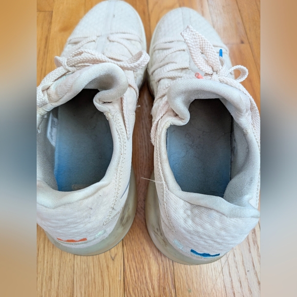 Nike LeBron 17 Low Easter Light Cream Sneakers - Picture 11 of 13